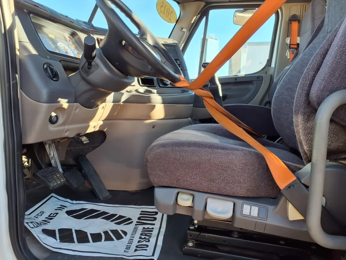 2015 Freightliner Cascadia - image 7