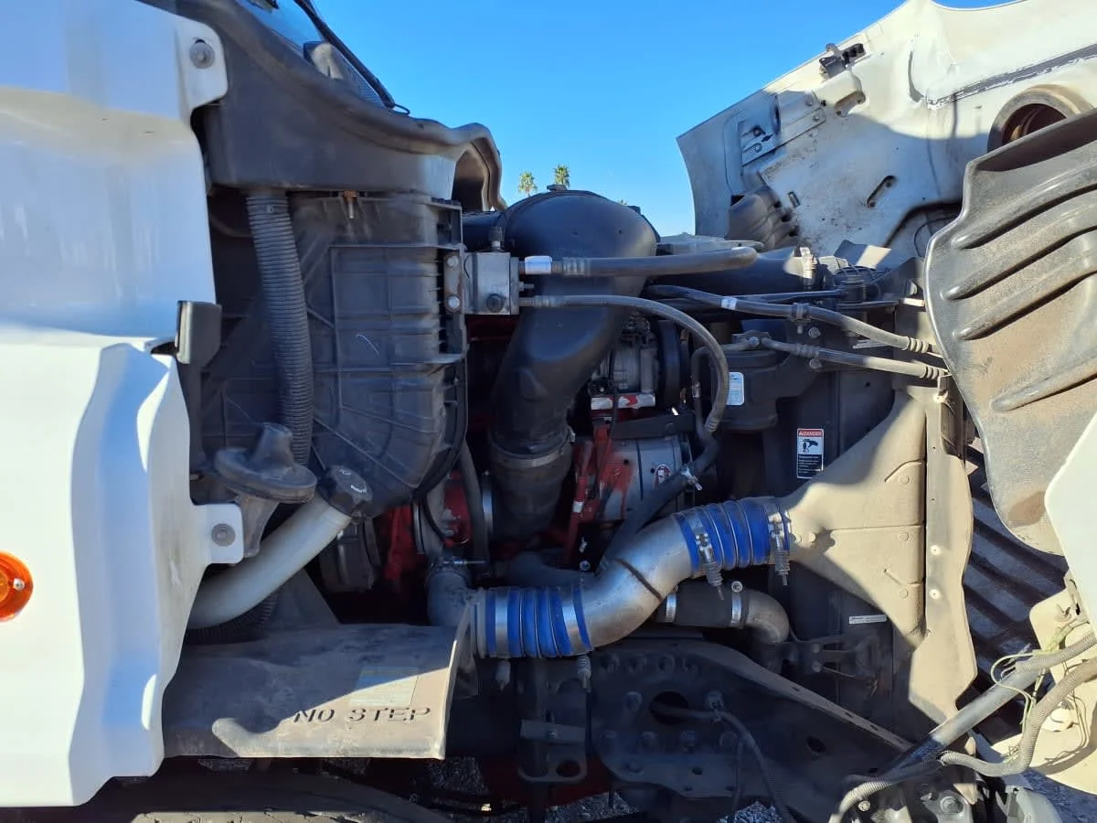 2015 Freightliner Cascadia - image 10