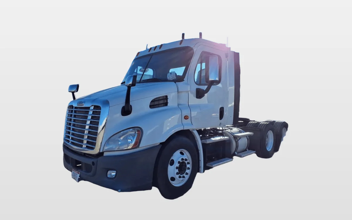 2015 Freightliner Cascadia - image 1
