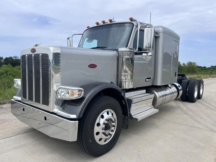 2025 Peterbilt 589 — photo 2