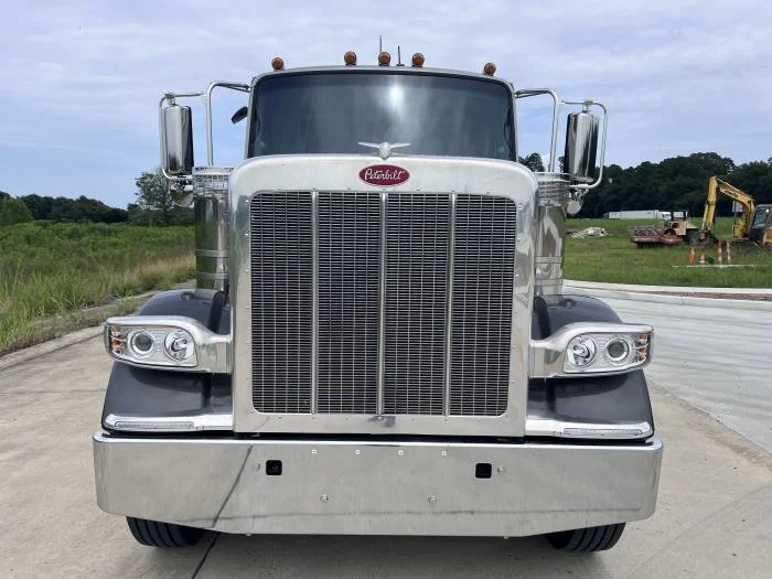 2025 Peterbilt 589 — photo 9