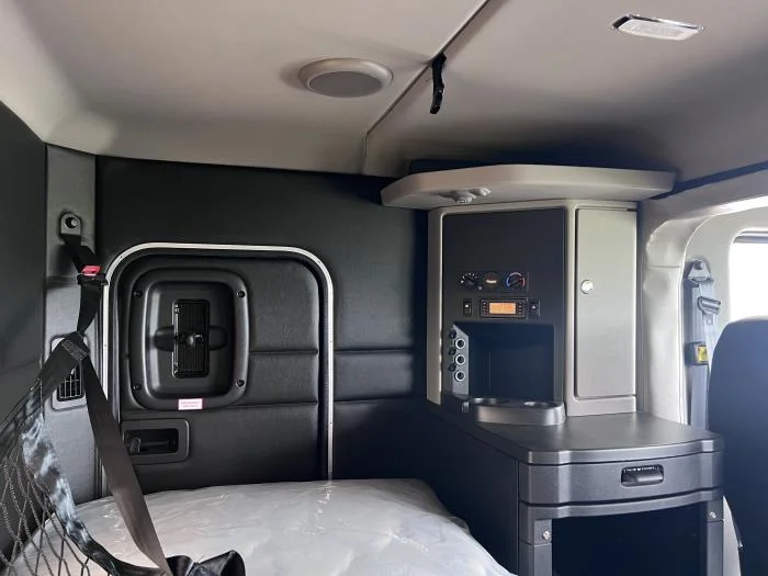 2025 Peterbilt 589 — photo 14