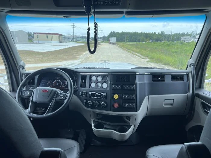 2025 Peterbilt 589 — photo 16