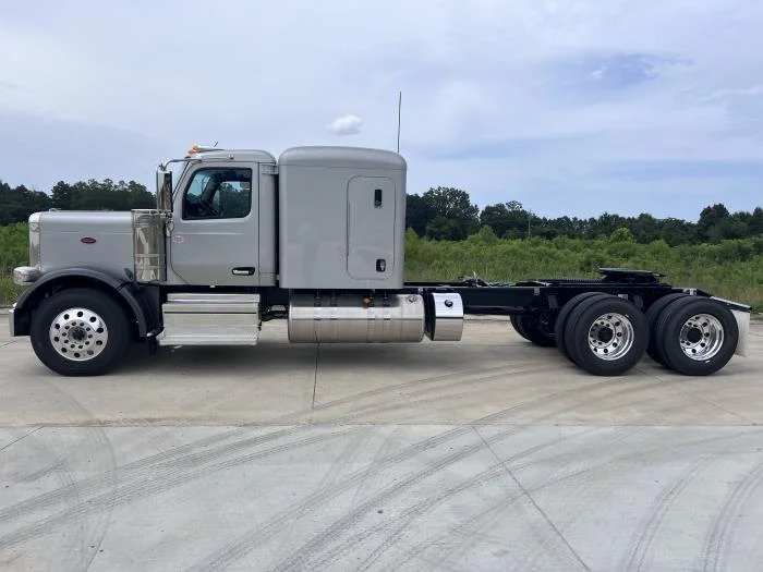 2025 Peterbilt 589 — photo 3