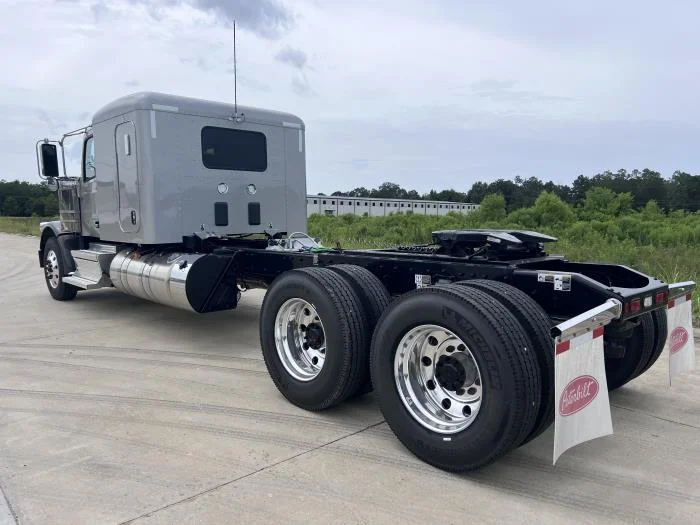 2025 Peterbilt 589 — photo 4