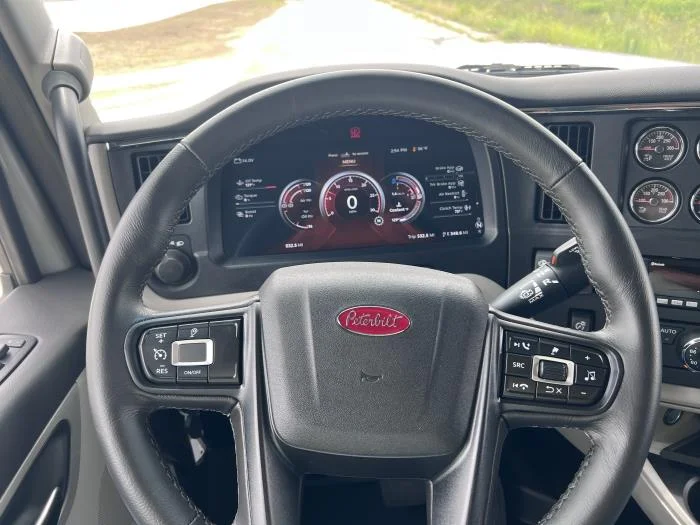 2025 Peterbilt 589 — photo 17