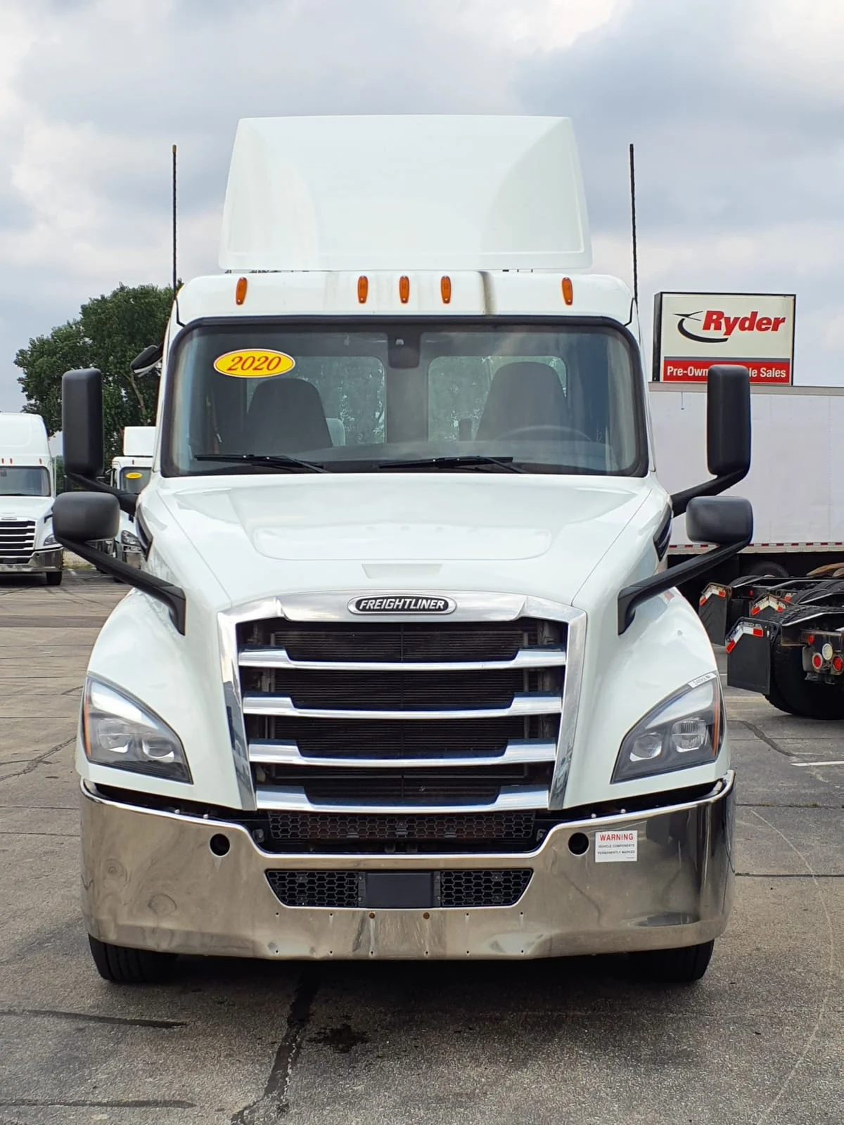 2020 Freightliner Cascadia in Oak Creek, WI — photo 2