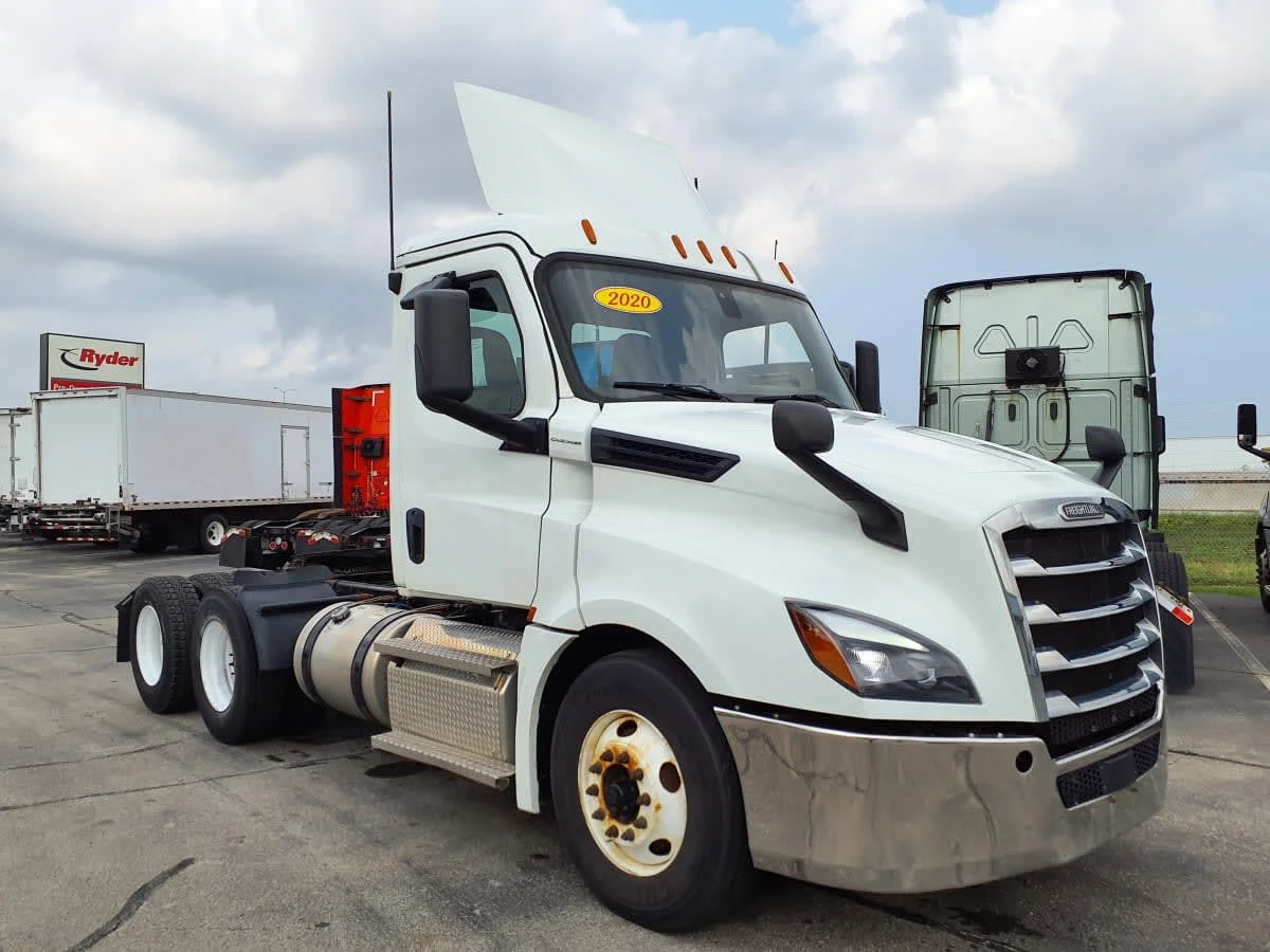 2020 Freightliner Cascadia in Oak Creek, WI — photo 3