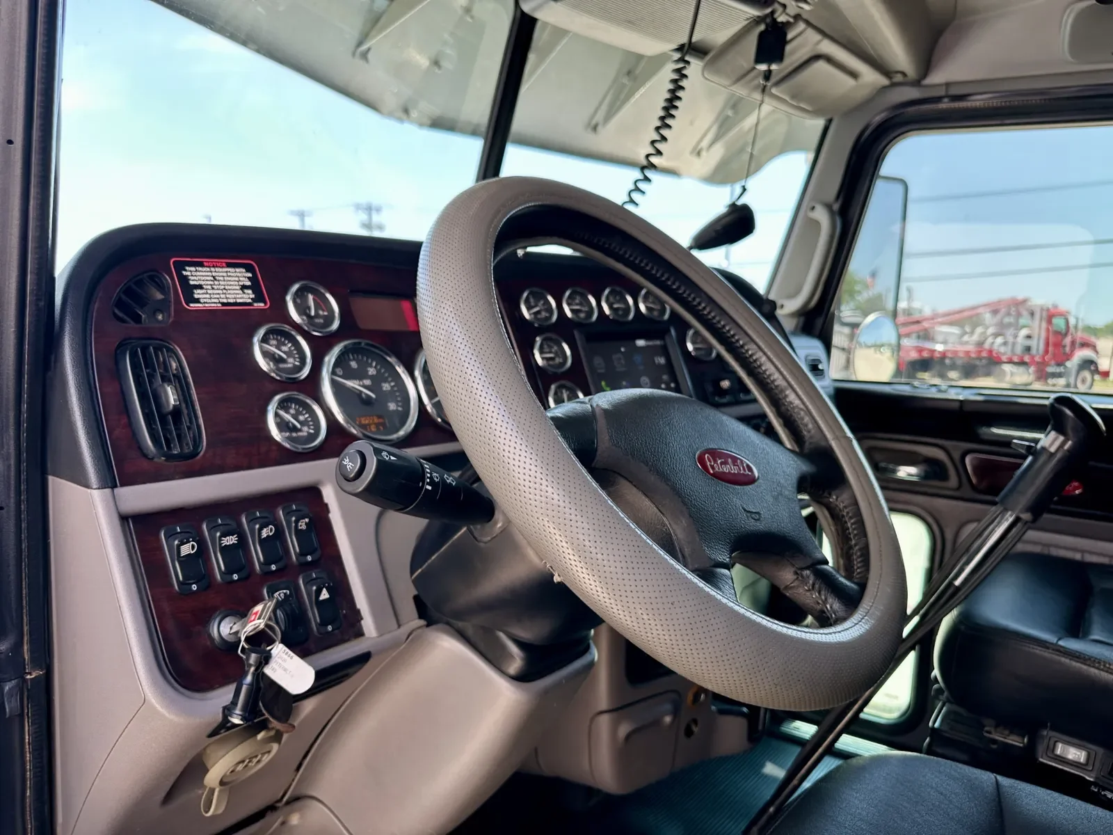 2020 Peterbilt 389 in Hutchins, TX — photo 15