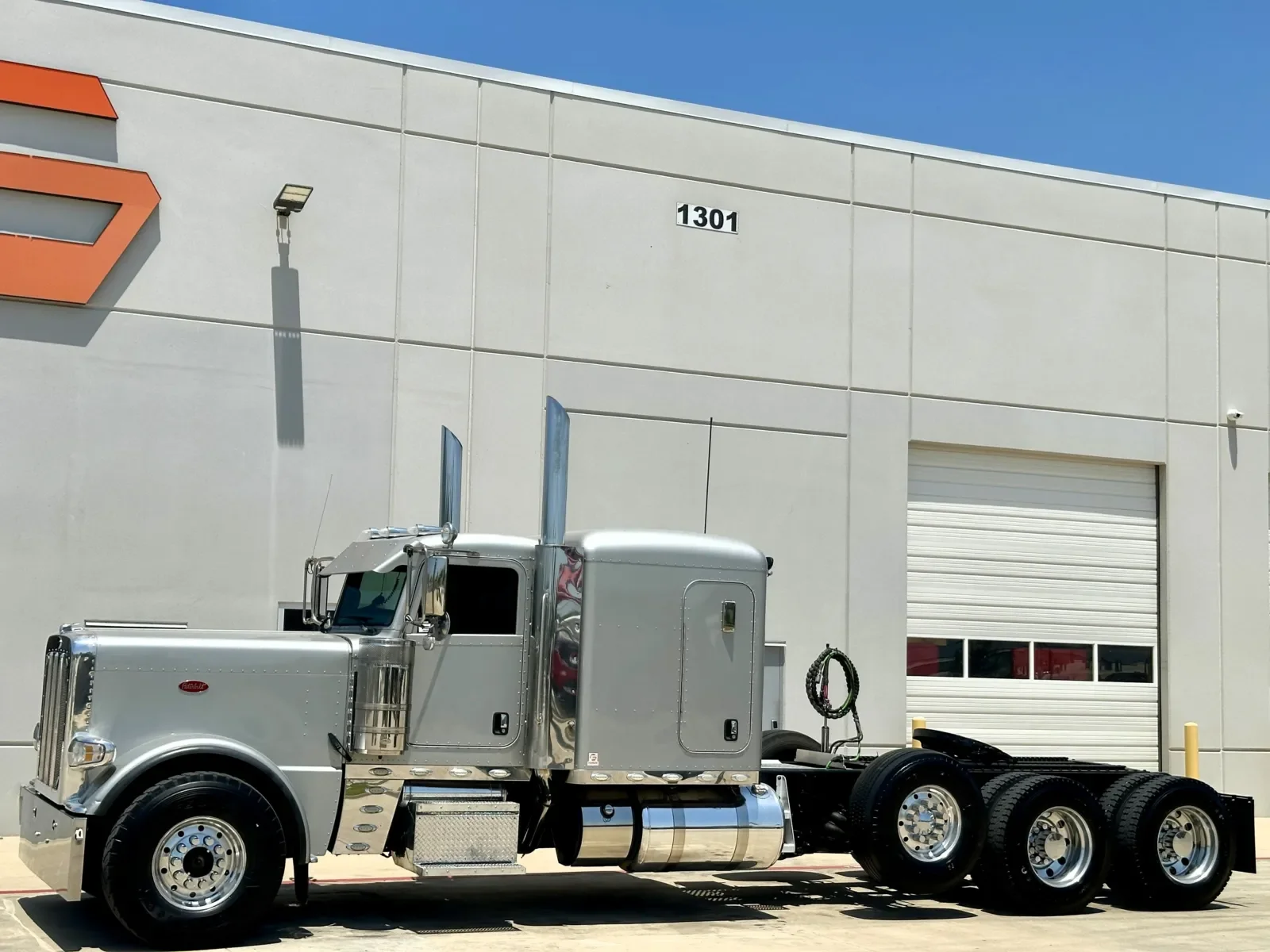 2020 Peterbilt 389 in Hutchins, TX — photo 2