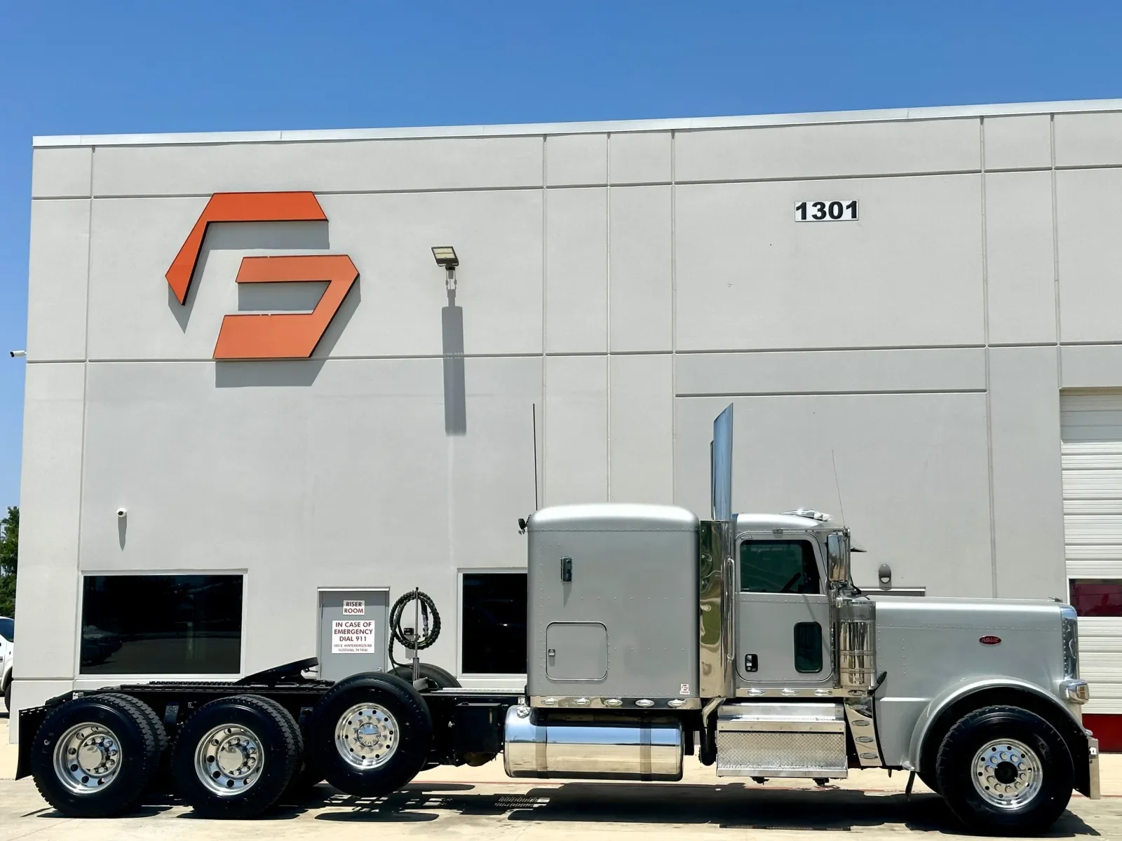 2020 Peterbilt 389 in Hutchins, TX — photo 3