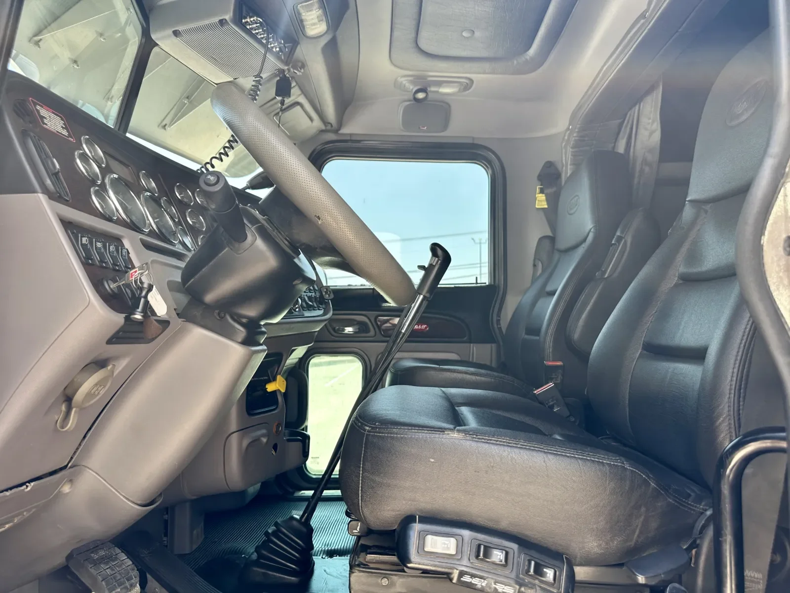 2020 Peterbilt 389 in Hutchins, TX — photo 14
