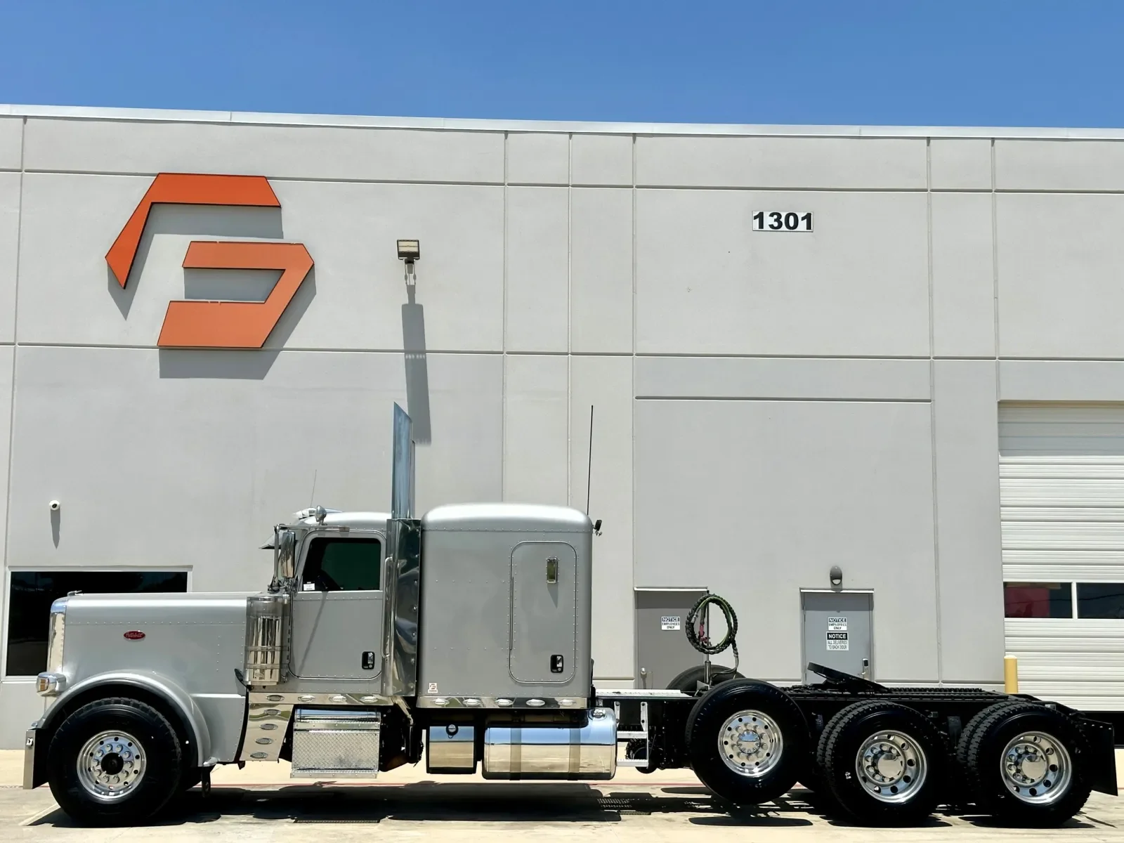 2020 Peterbilt 389 in Hutchins, TX — photo 4