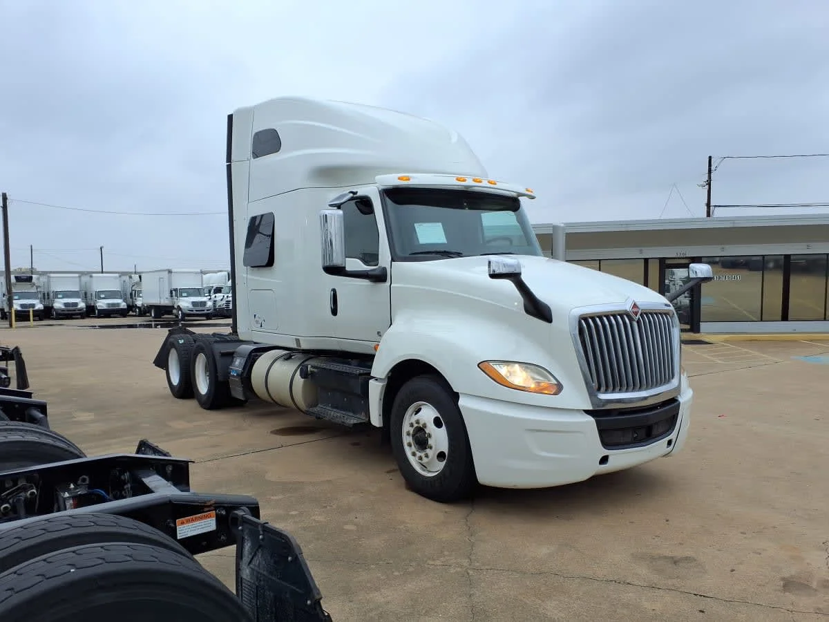 2019 International LT in Dallas, TX — photo 3