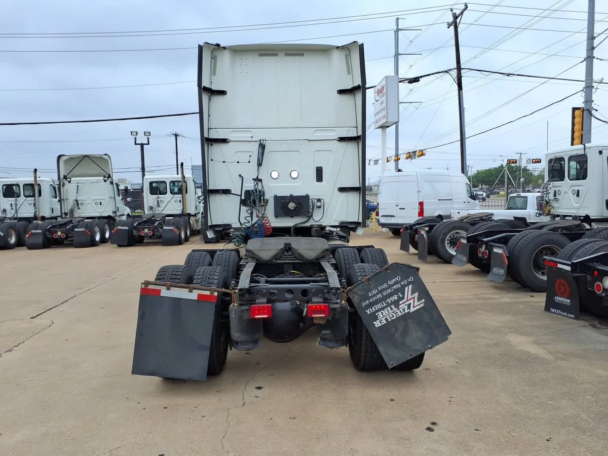 2019 International LT in Dallas, TX — photo 5