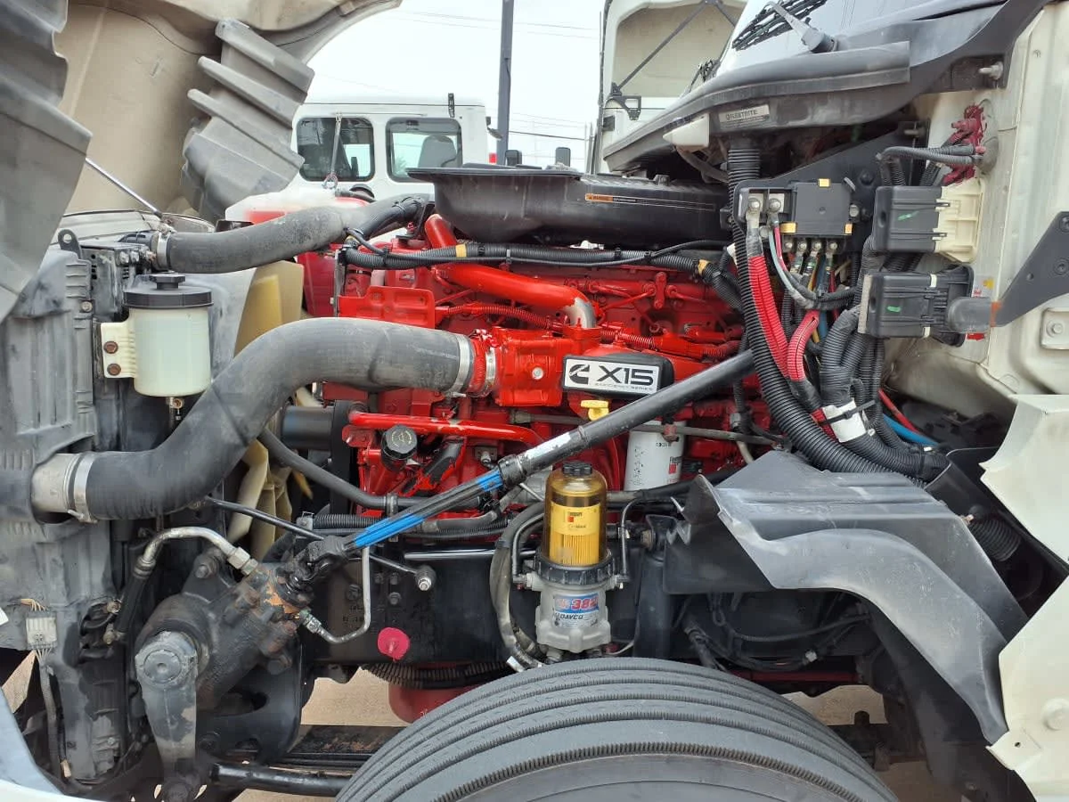 2019 International LT in Dallas, TX — photo 9