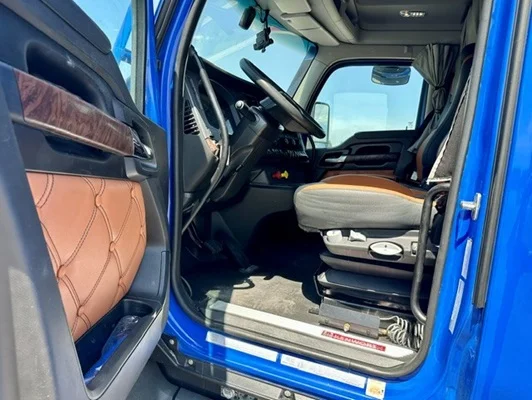 2023 Kenworth T680 in Springdale, AR — photo 14