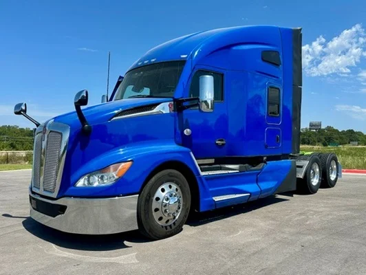 2023 Kenworth T680 in Springdale, AR — photo 2