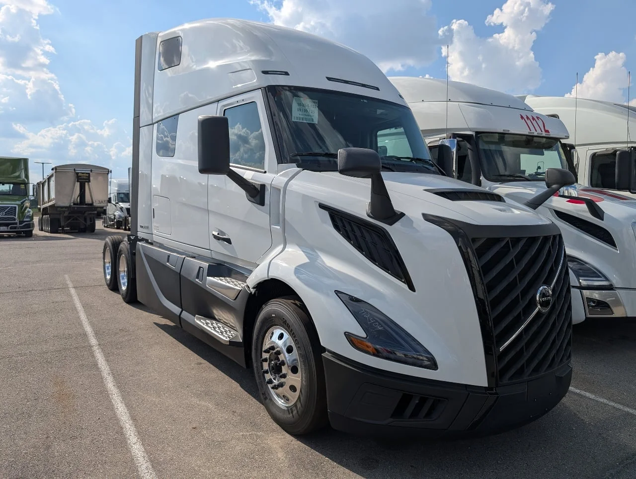 2026 Volvo VNL 860 in Sterling Heights, MI — photo 7