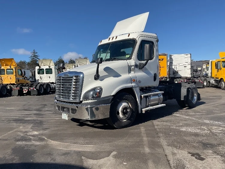 2018 Freightliner Cascadia - image 3