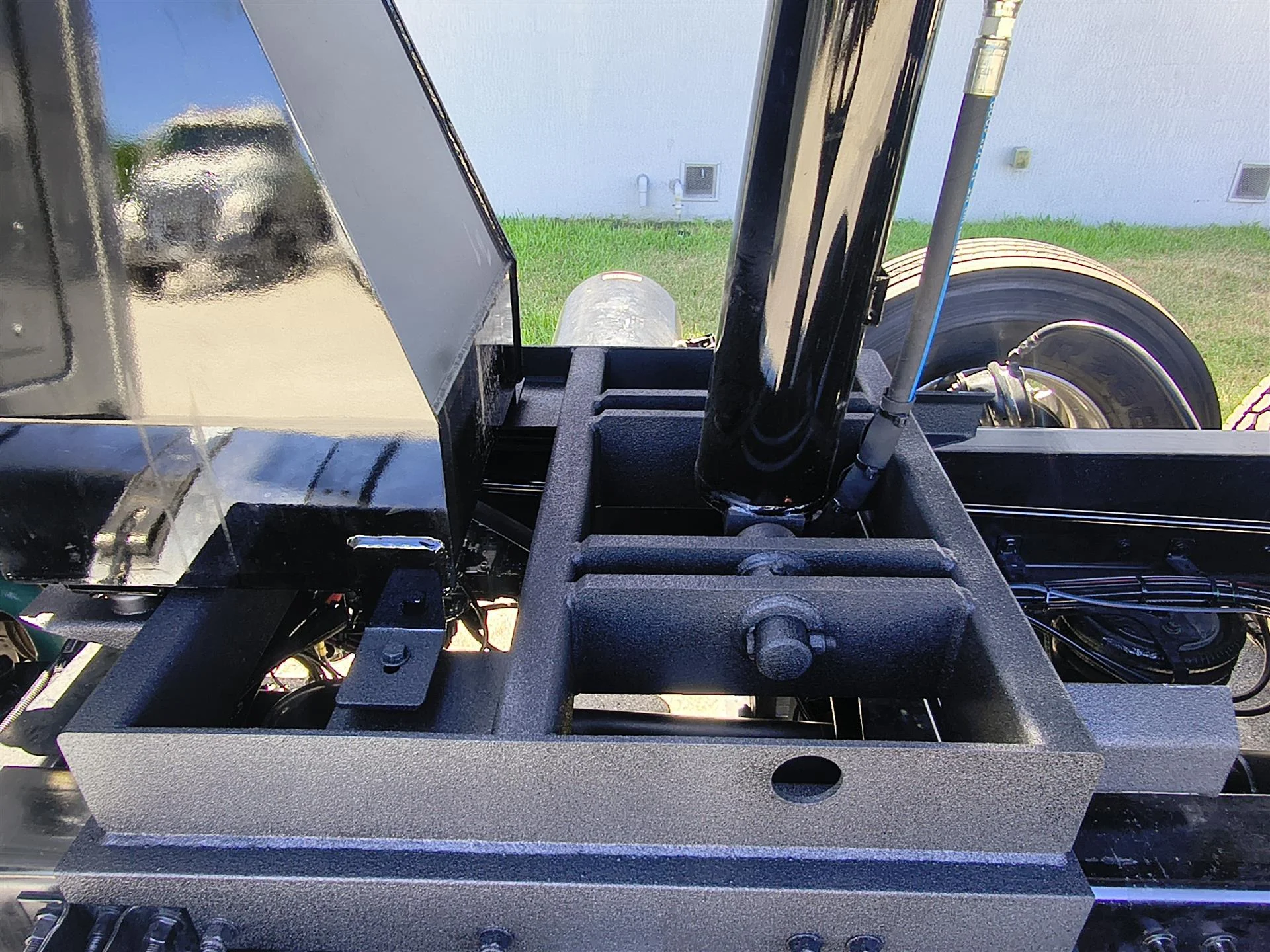 2027 Mack Granite in Miami, FL — photo 12