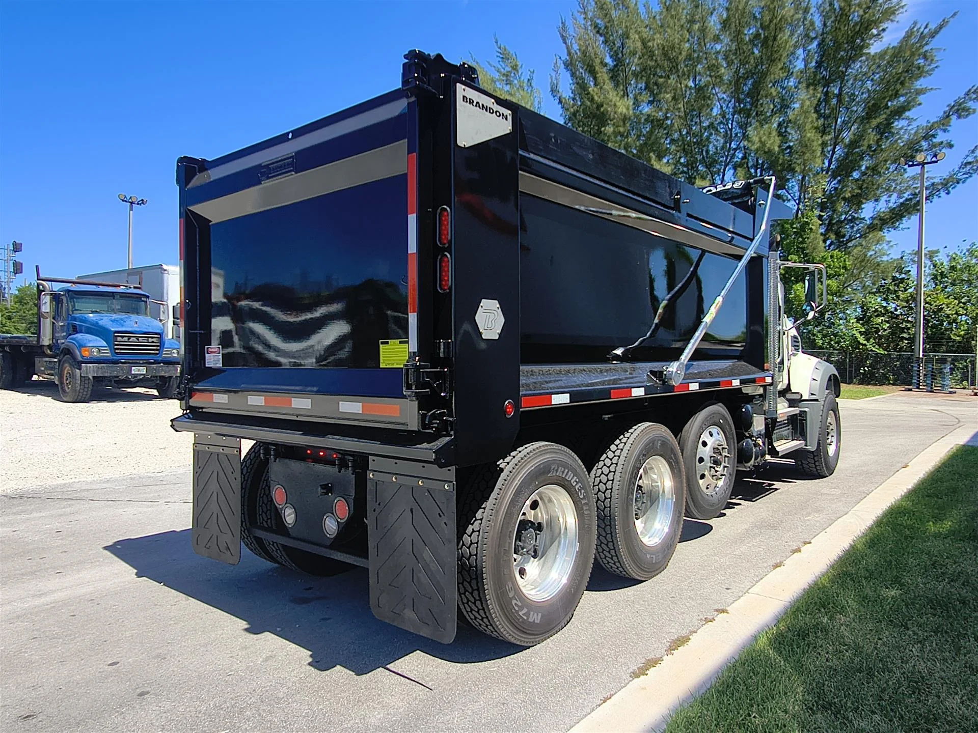 2027 Mack Granite in Miami, FL — photo 6