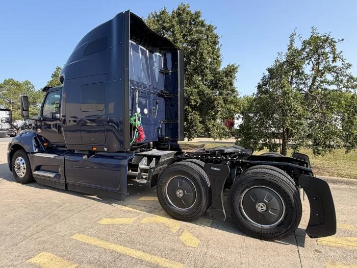 2027 International LT — photo 4