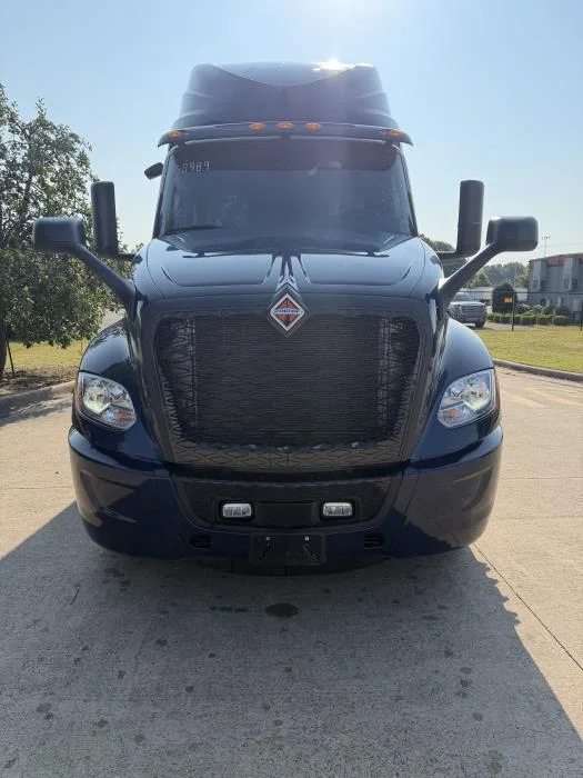 2027 International LT — photo 9