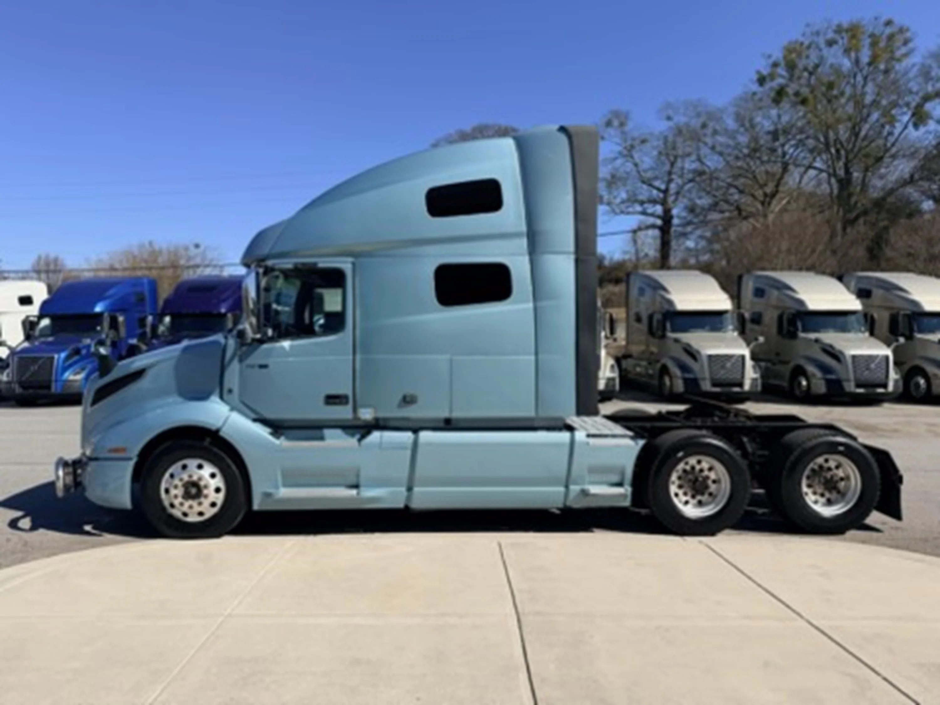 2021 Volvo VNL 760 - image 6