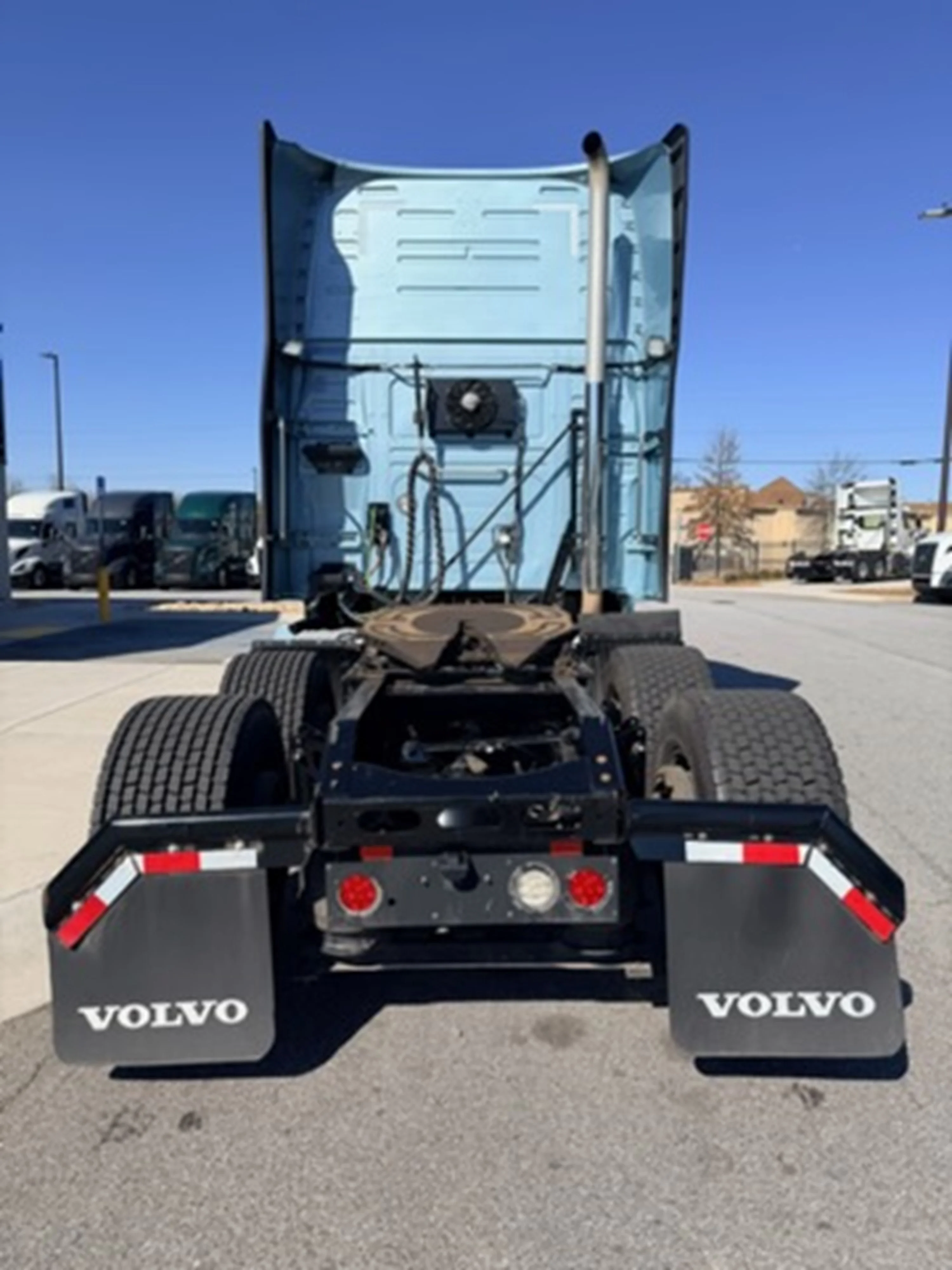 2021 Volvo VNL 760 - image 4