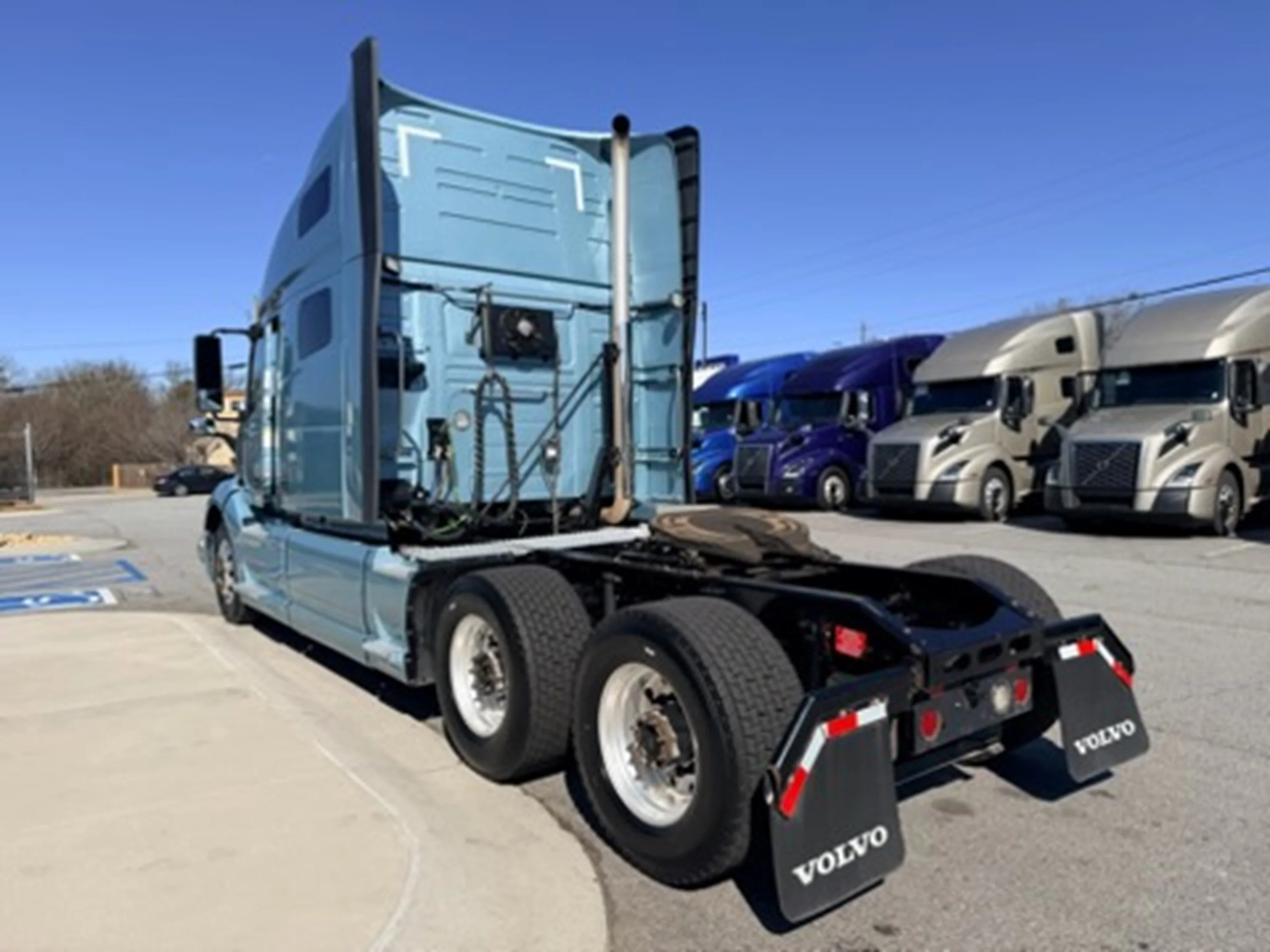 2021 Volvo VNL 760 - image 5