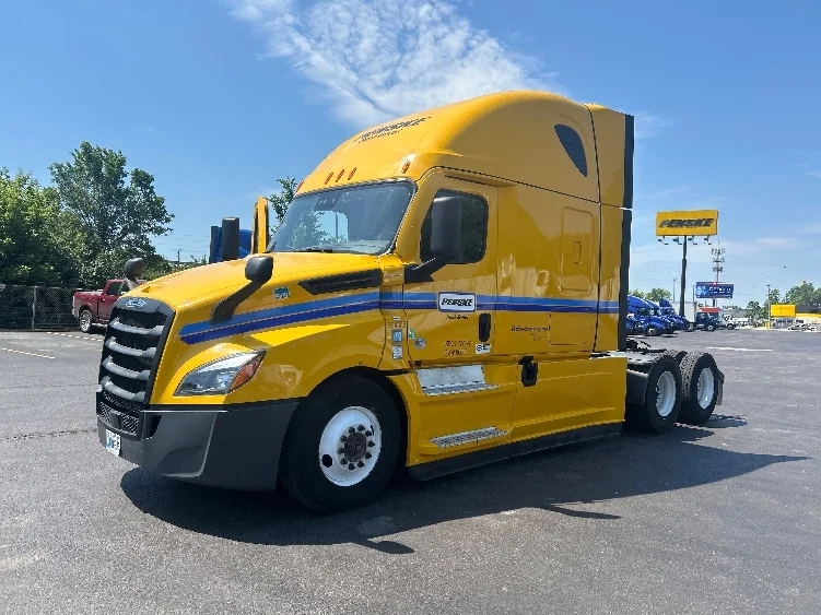 2022 Freightliner Cascadia in Indianapolis, IN — photo 3