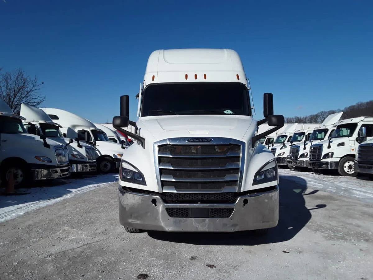 2021 Freightliner Cascadia - image 2