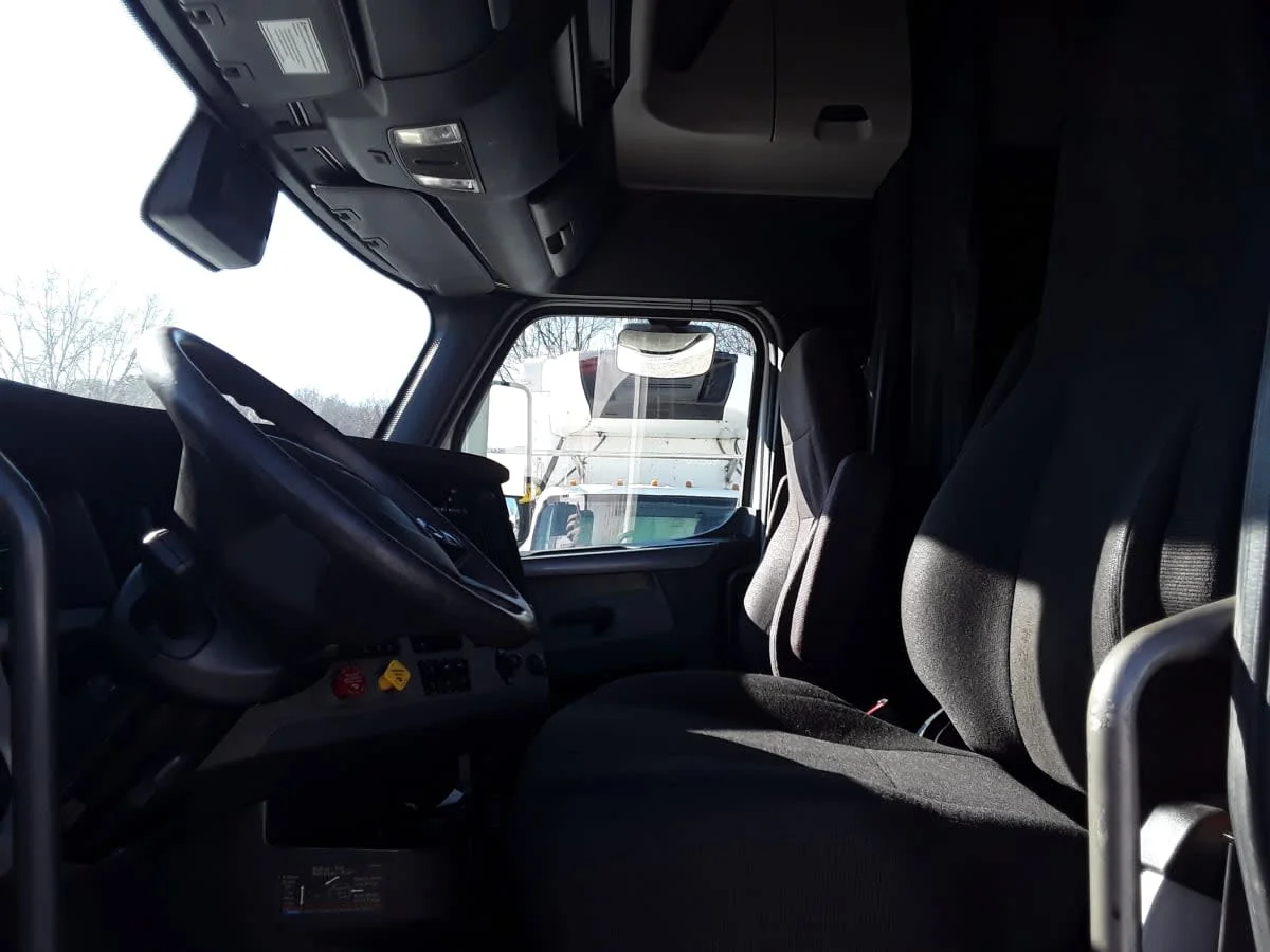 2021 Freightliner Cascadia - image 7