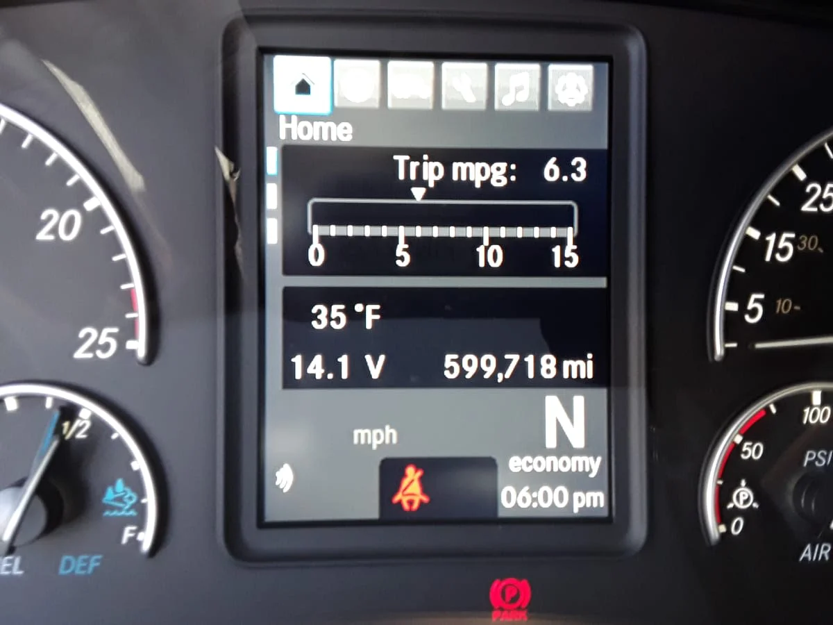 2021 Freightliner Cascadia - image 10