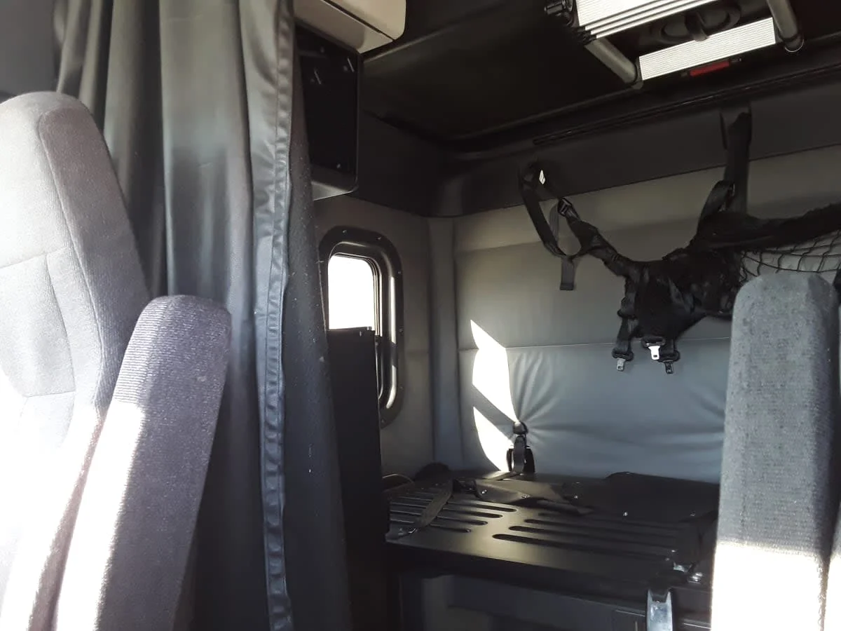 2021 Freightliner Cascadia - image 8