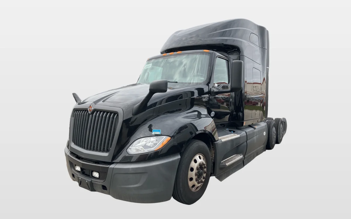 2022 International LT - image 1