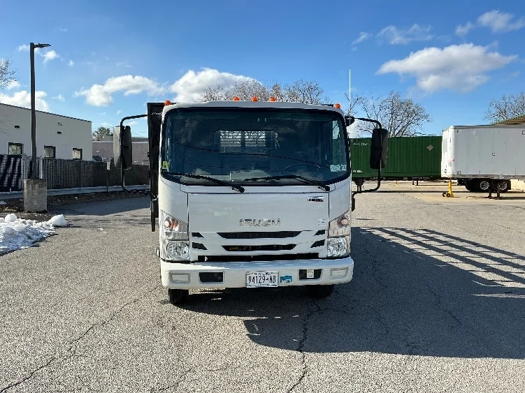 2022 Isuzu NRR in Albany, NY — photo 2