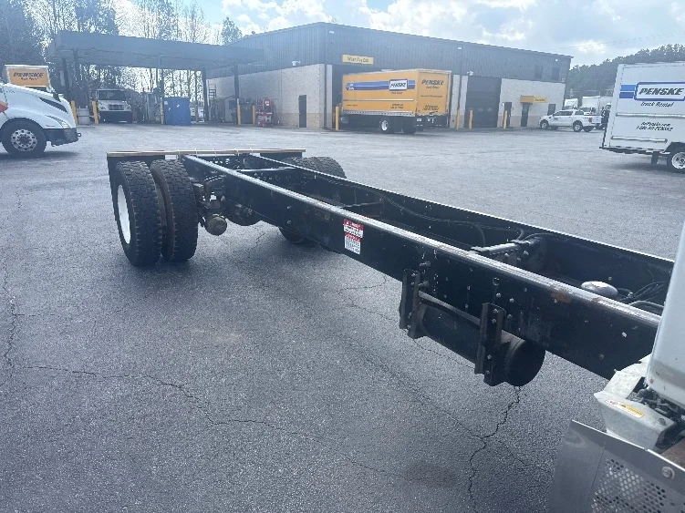 2019 Hino 338 - image 9