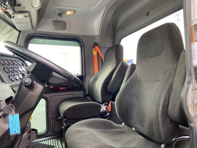 2023 Peterbilt 389 - image 8