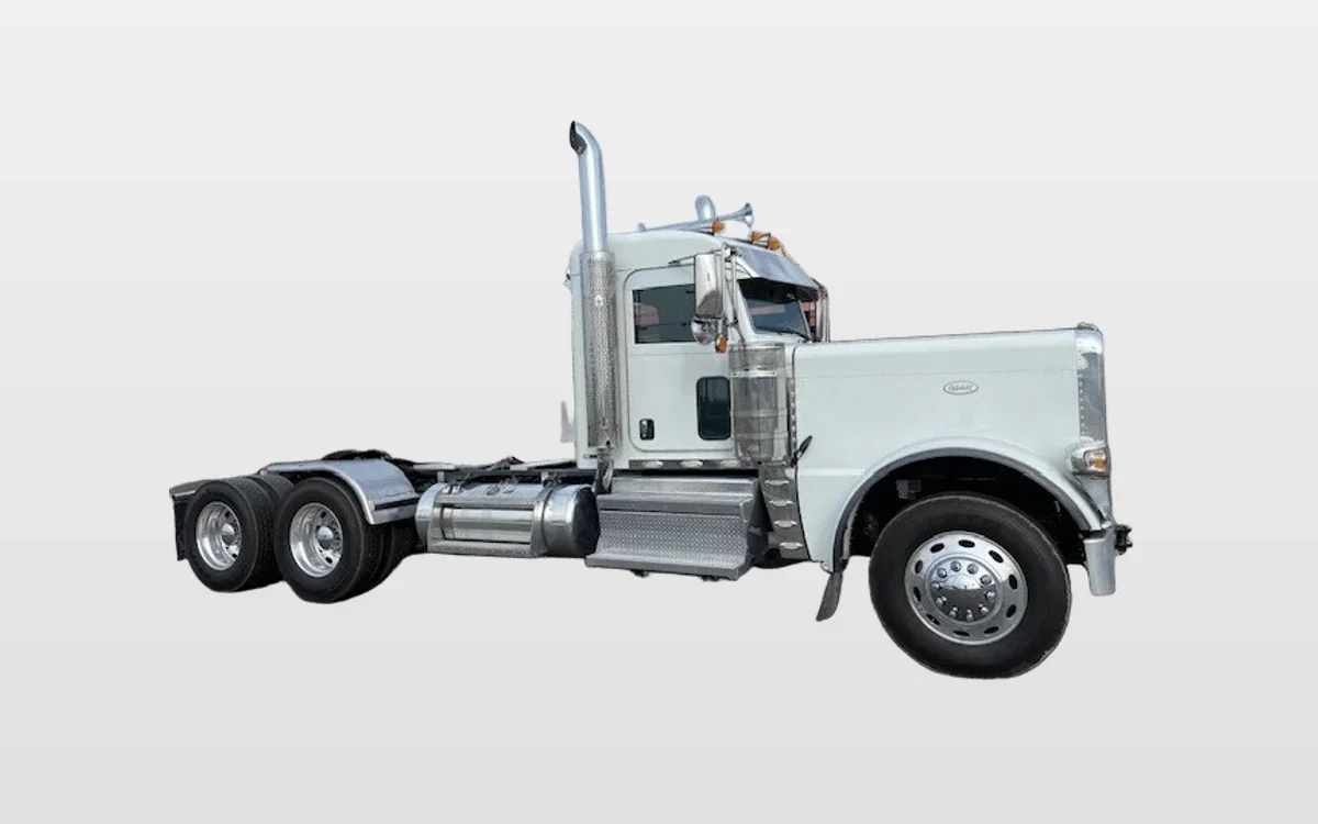 2023 Peterbilt 389 - image 1