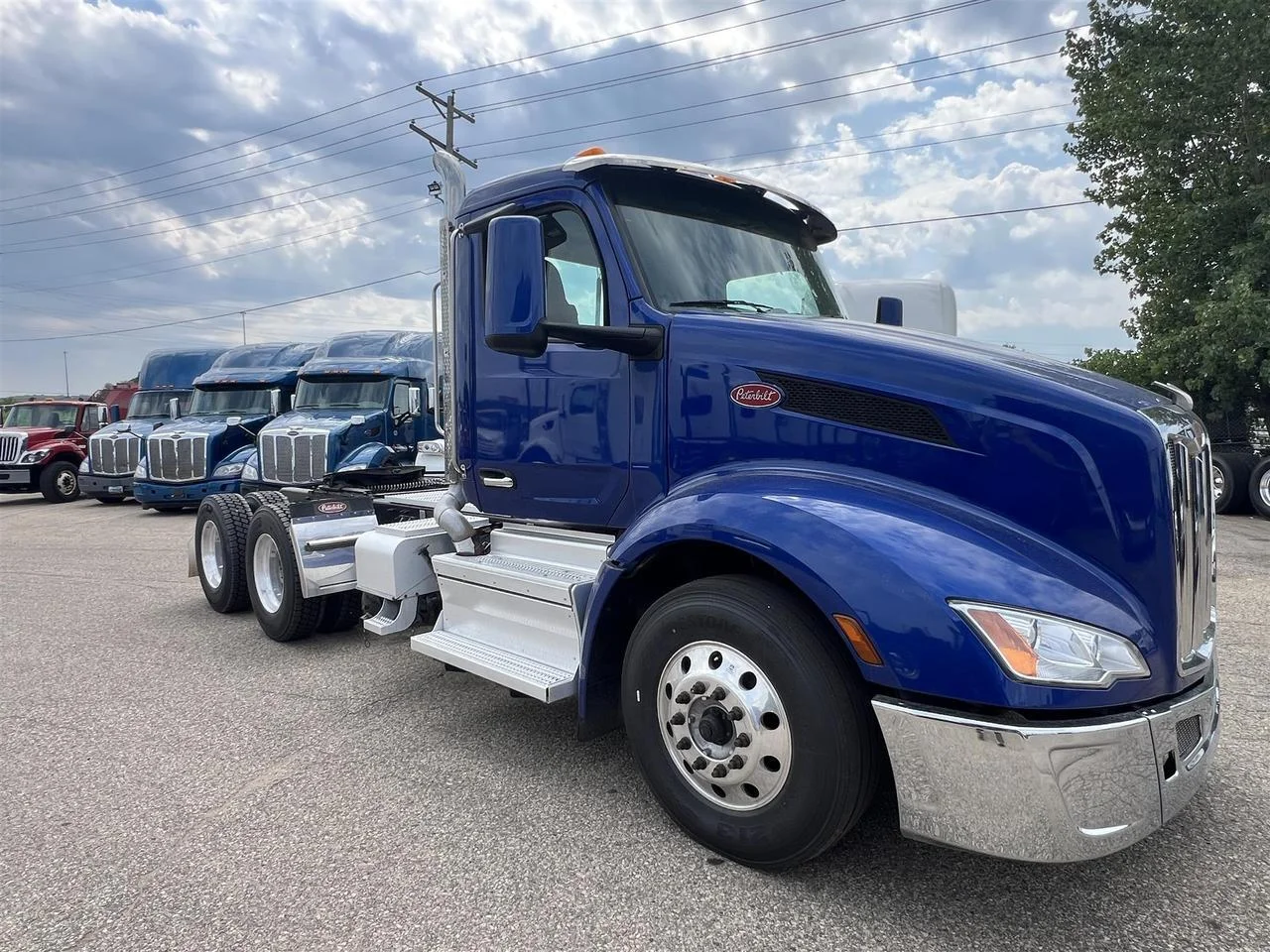 2022 Peterbilt 579 in South St. Paul, MN — photo 2