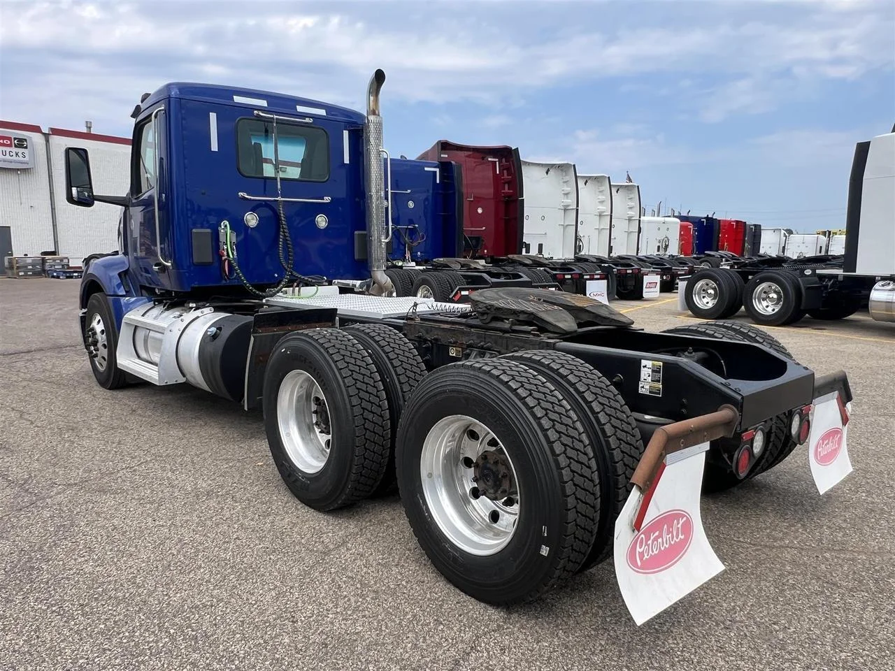 2022 Peterbilt 579 in South St. Paul, MN — photo 4