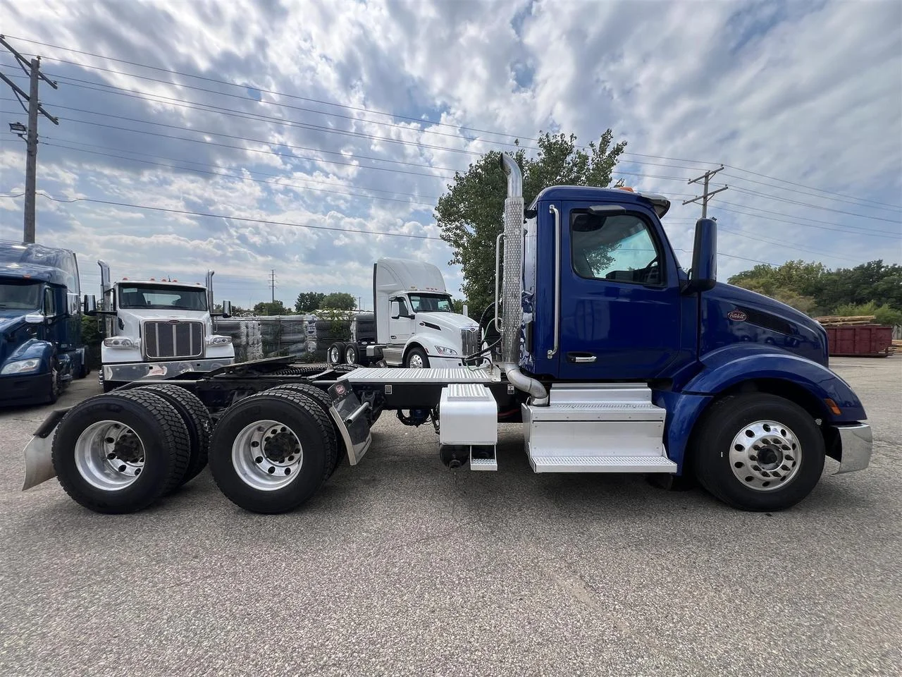 2022 Peterbilt 579 in South St. Paul, MN — photo 3