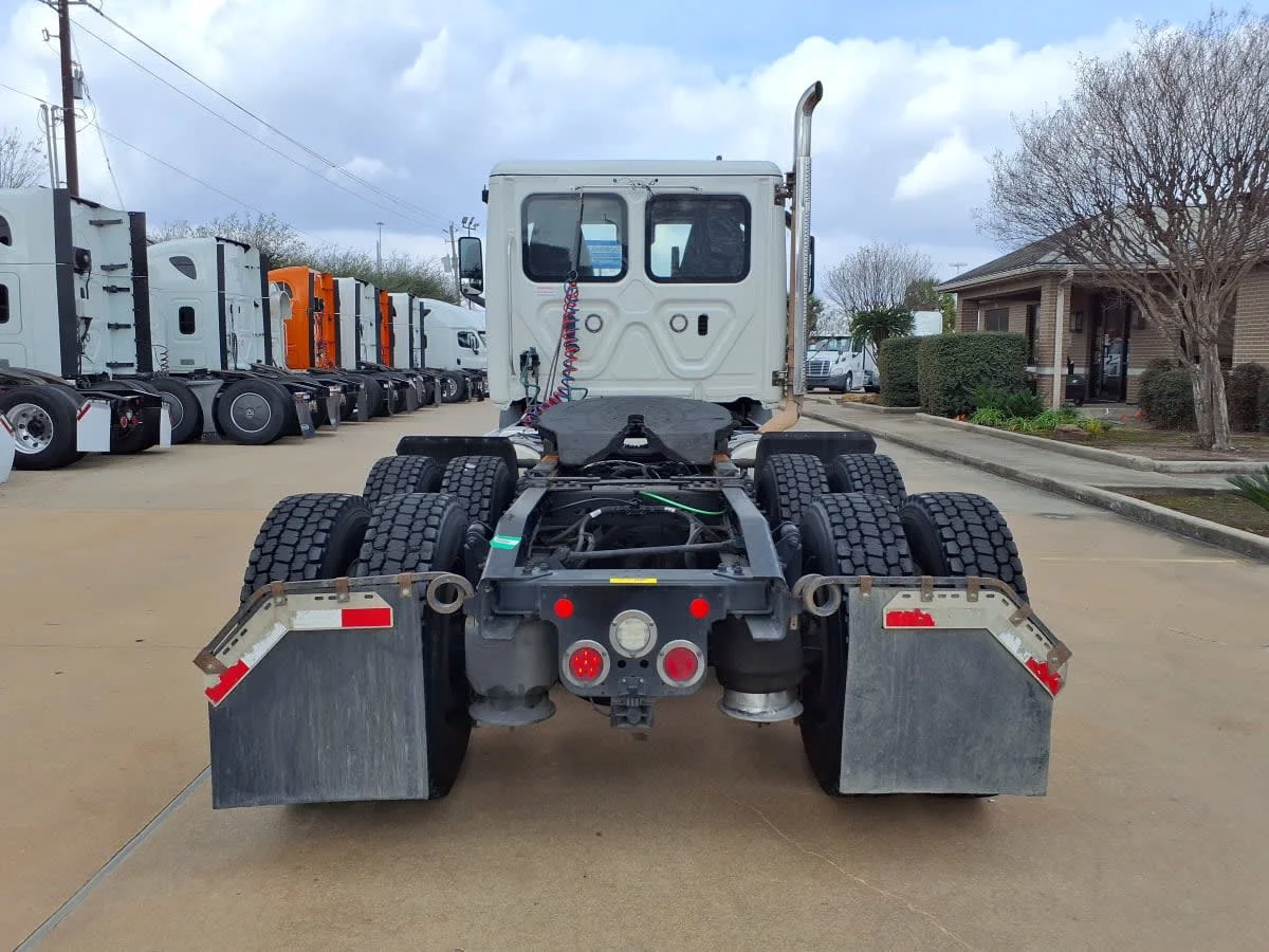 2020 Freightliner Cascadia - image 5
