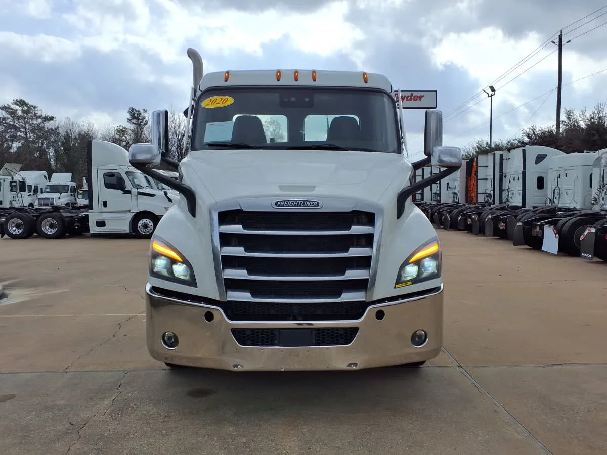 2020 Freightliner Cascadia - image 2