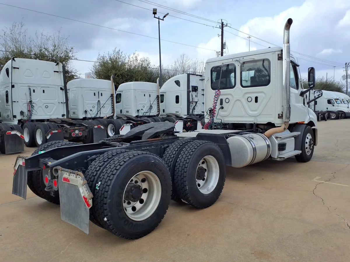 2020 Freightliner Cascadia in Houston, TX — photo 4