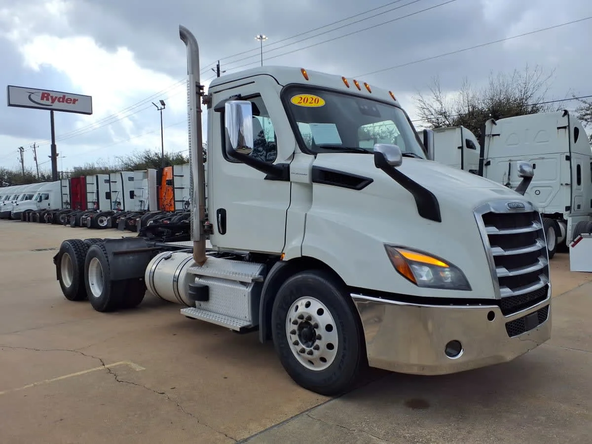 2020 Freightliner Cascadia in Houston, TX — photo 3