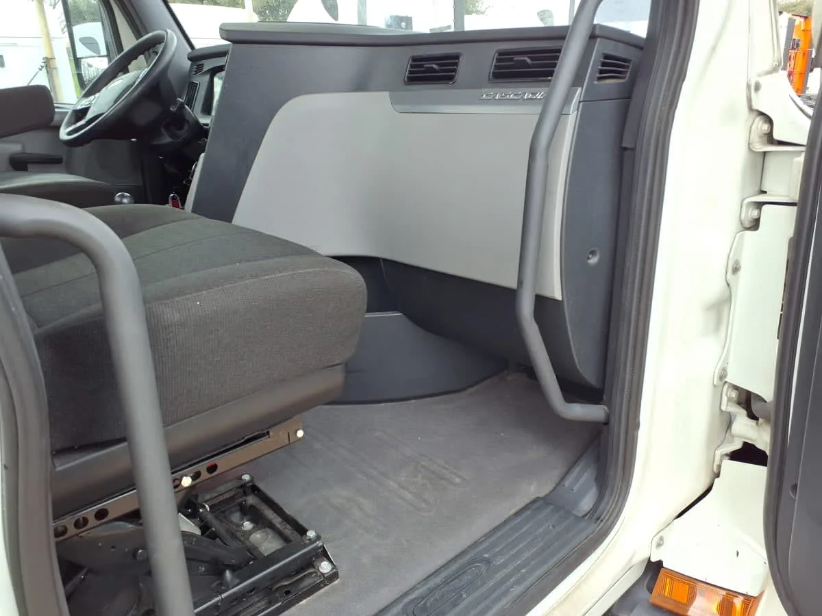 2020 Freightliner Cascadia in Houston, TX — photo 10