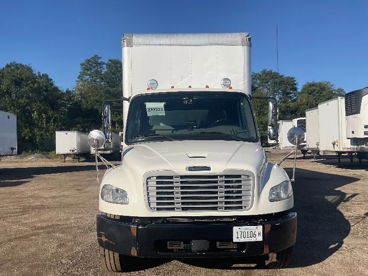 2019 Freightliner M2 106 - image 2